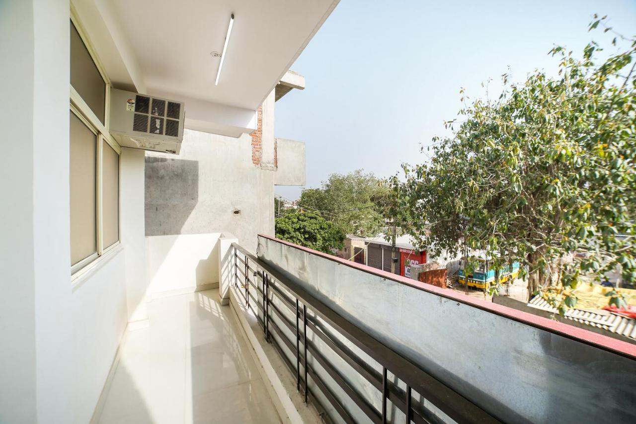 Live On Del5542 Hotel นิวเดลี ภายนอก รูปภาพ